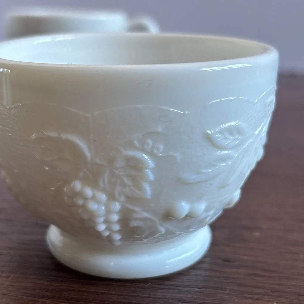 Set‎ Of 4 Vintage Westmoreland Fruits White Milk Glass Footed Punch Cups